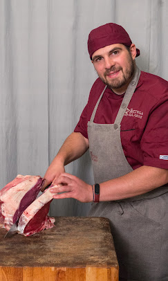 Marco al lavoro nella bottega